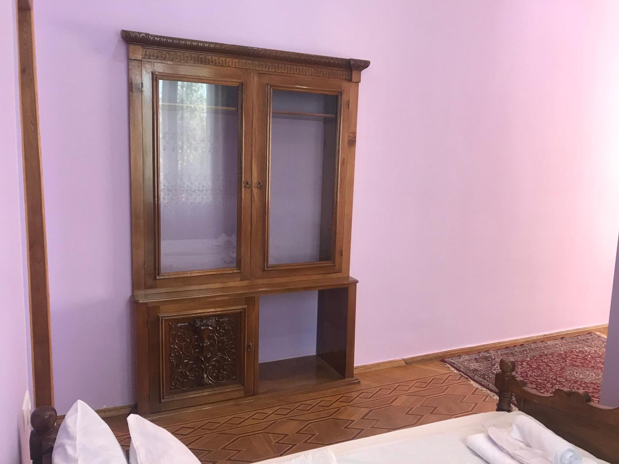 Wooden Museum 호텔 쿠타이시 객실 사진